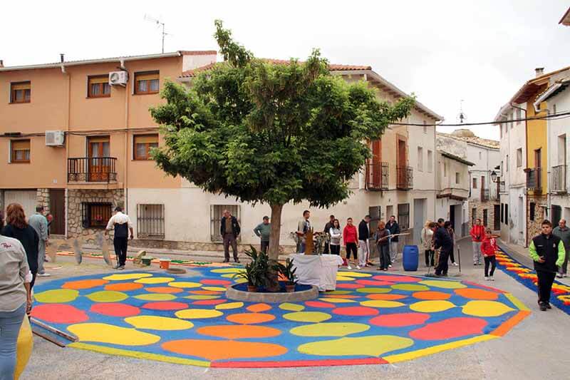 Las calles de Almonacid se llenarán de color con las Alfombras del Corpus este próximo domingo 3 Las calles de Almonacid se llenarán de color con las Alfombras del Corpus este próximo domingo