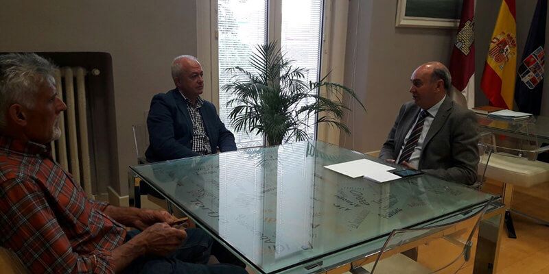 Latre se reúne con alcaldes de varios municipios para conocer sus necesidades