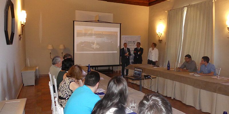 Una veintena de empresas de Cuenca conoce las perspectivas de la economía española de la mano de Rosa Duce