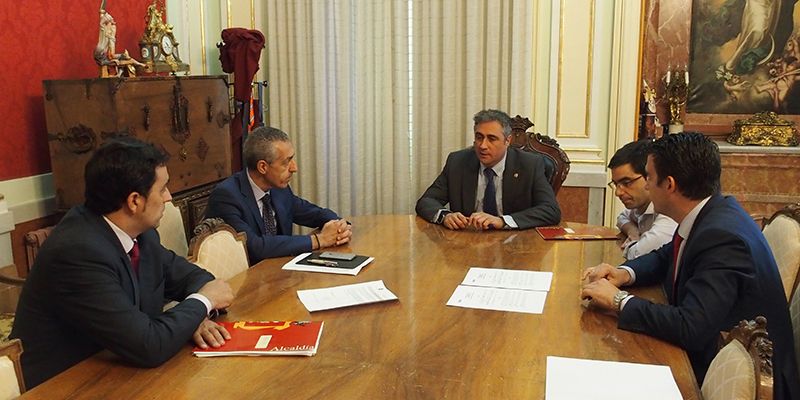 Mariscal firma un acuerdo con BBVA para la refinanciación de uno de los préstamos del Ayuntamiento de Cuenca