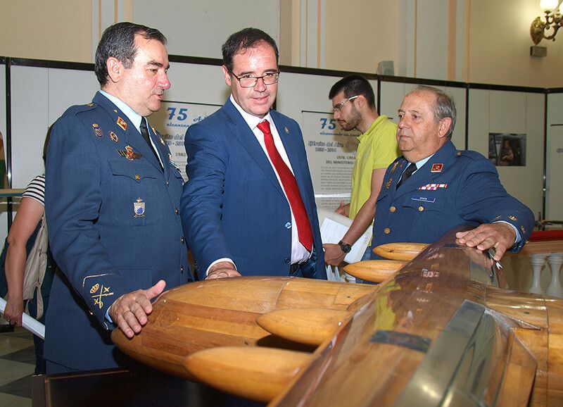 Prieto resalta la singularidad de la exposición del Ejército del Aire e invita a los conquenses a disfrutarla 3 Prieto resalta la singularidad de la exposición del Ejército del Aire e invita a los conquenses a disfrutarla