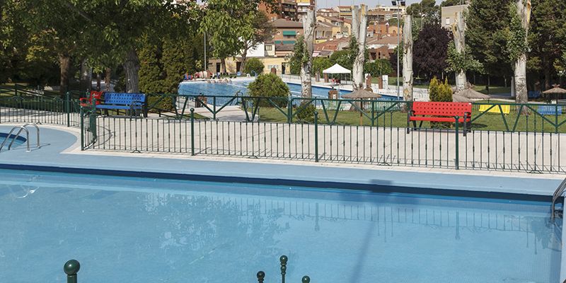 La Piscina Municipal de San Roque ofrece nuevos servicios para bañistas y usuarios