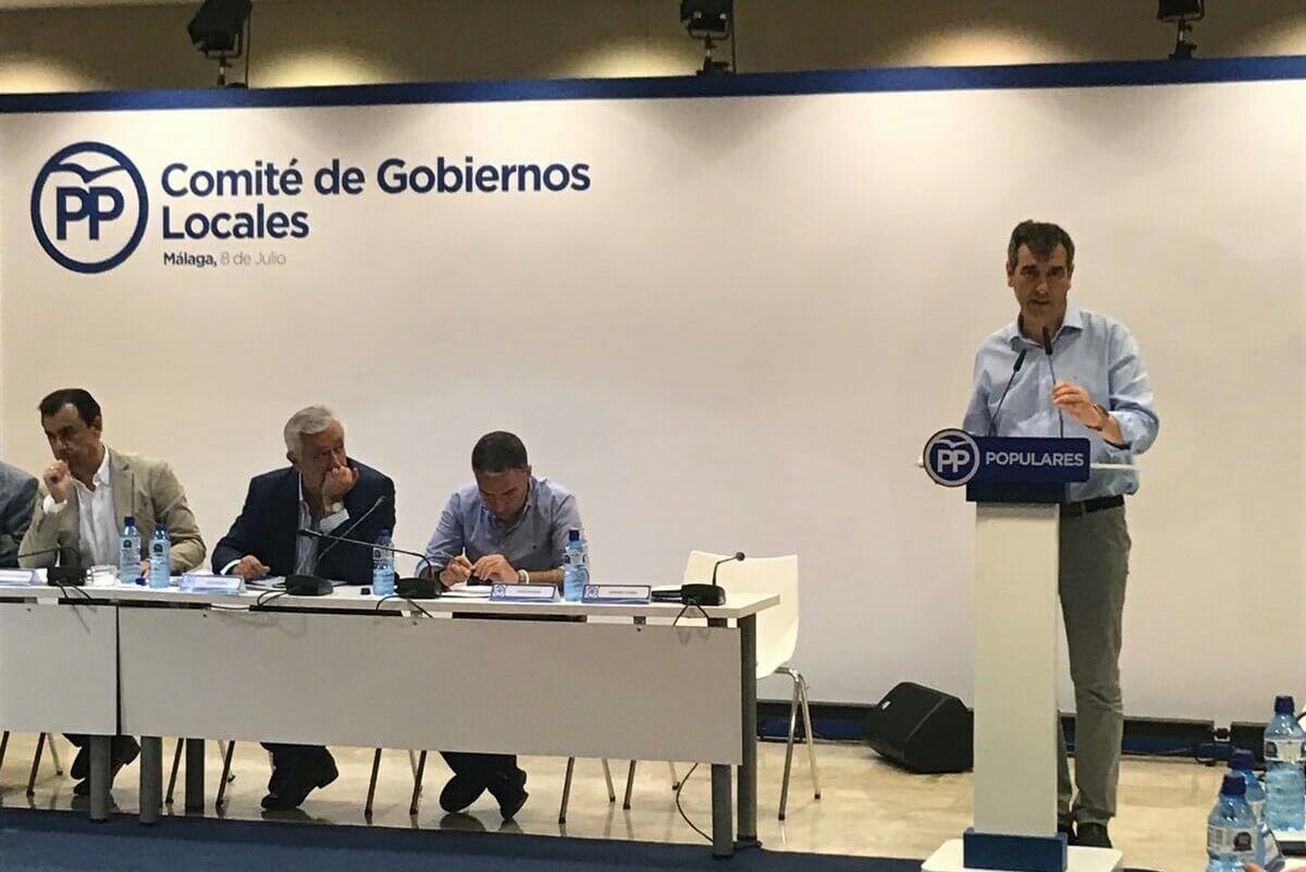 Antonio Román defiende la necesidad de negociar la ‘financiación local’ y aplicar políticas fiscales moderadas 3 Antonio Román defiende la necesidad de negociar la ‘financiación local’ y aplicar políticas fiscales moderadas