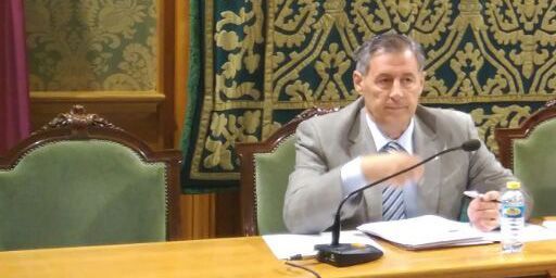 Navarro se harta de las promesas de Page para Cuenca y le tacha de mentiroso