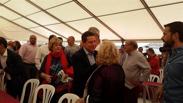 Borrón y cuenta nueva Page afirma ahora que se va a dejar la piel para que Pedro Sánchez sea presidente del Gobierno