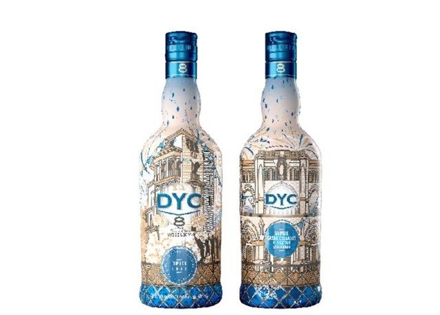 Casas Colgadas, Puente San Pablo y Torre Mangana de Cuenca aparecen en una botella de DYC