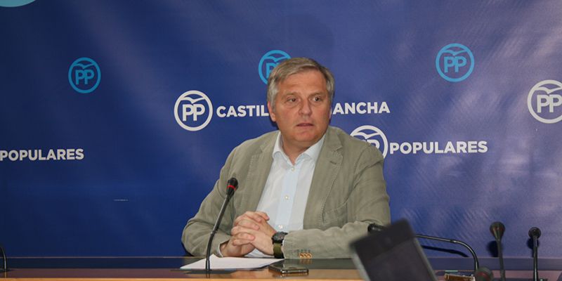 Cañizares apunta que Page se juega el futuro de la región sólo por hacer la pelota a Sánchez y por mantenerse en el sillón