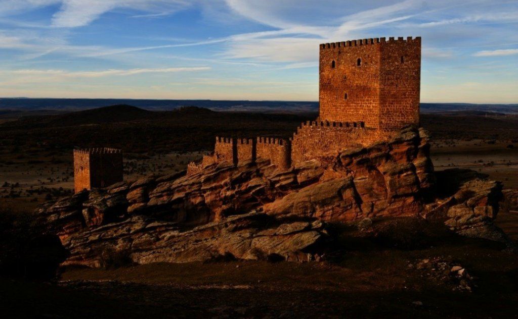 El Castillo de Zafra en Guadalajara quintuplica sus visitas internacionales gracias a Juego de Tronos