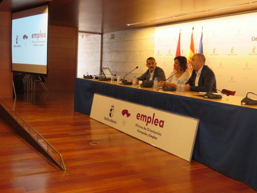 El Gobierno de Castilla-La Mancha presenta la nueva marca de las oficinas de empleo, dotándolas de más personal y mejores medios