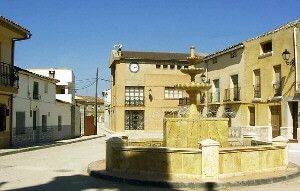 El PP recuerda a la alcaldesa de El Herumblar que el PSOE de la Diputación no votó a favor del arreglo del camino