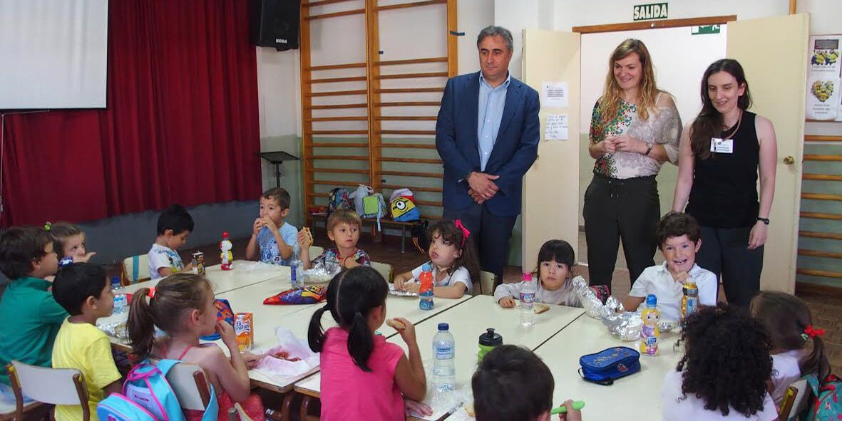 El alcalde de Cuenca visita el colegio Santa Teresa, uno de los centros que acoge las Escuelas de Verano