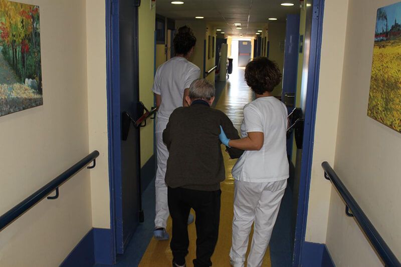 El programa ‘Acompañamiento Hospitalario’ ha prestado servicio este año al doble de personas mayores sin apoyo familiar