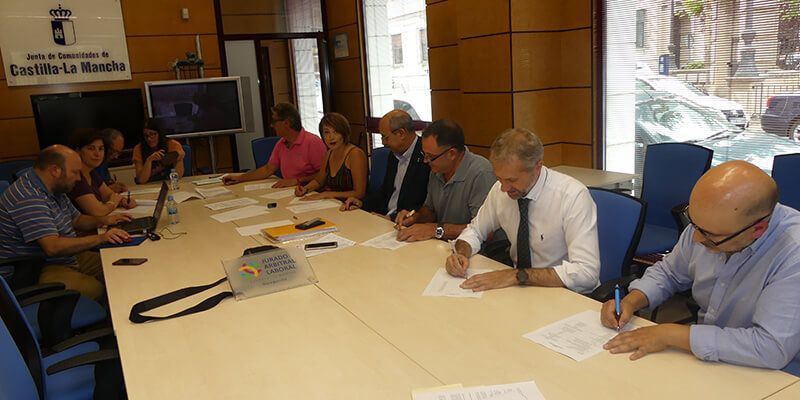 Firmado el convenio del comercio de Cuenca tras su paso por el Jurado Arbitral de Castilla-La Mancha