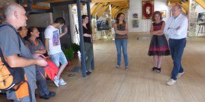 José Manuel Latre visita Almonacid de Zorita para comprobar el desarrollo del Plan de Empleo