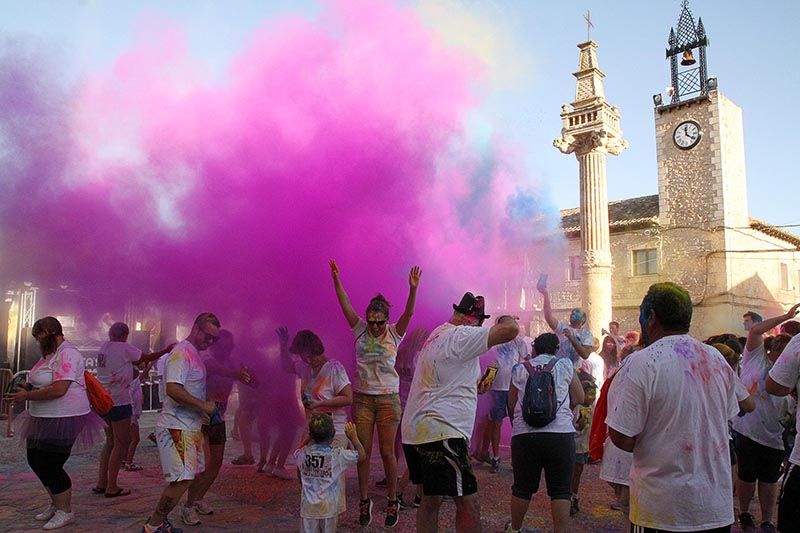 Fuentenovilla estalla de color en su 'I Marcha Colour Run' 3 Fuentenovilla estalla de color en su 'I Marcha Colour Run'