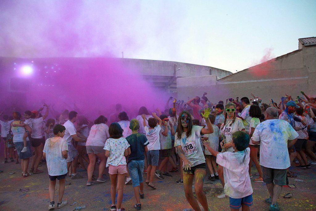 Casi quinientos marchosos en la Sigüenza Colour Run 