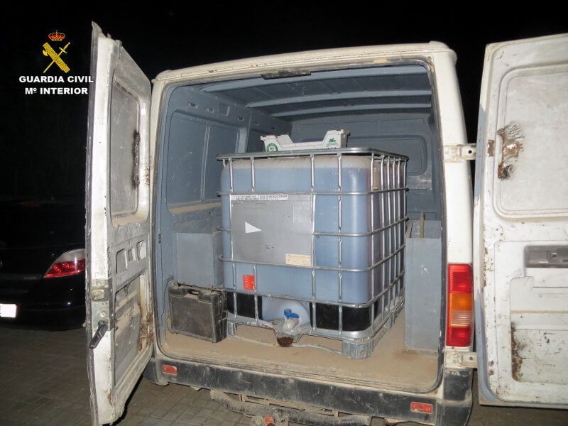 La Guardia Civil investiga a dos personas por un hurto de 1000 litros de gasóleo