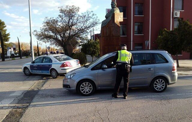 Le investigan por conducir ebrio, drogado, sin carné y tras hacer el examen de tráfico