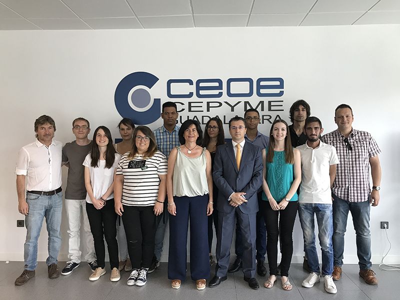 Los 15 participantes en el curso de Community Manager, organizado por el Ayuntamiento de Guadalajara y EOI, reciben sus diplomas 3 Los 15 participantes en el curso de Community Manager, organizado por el Ayuntamiento de Guadalajara y EOI, reciben sus diplomas