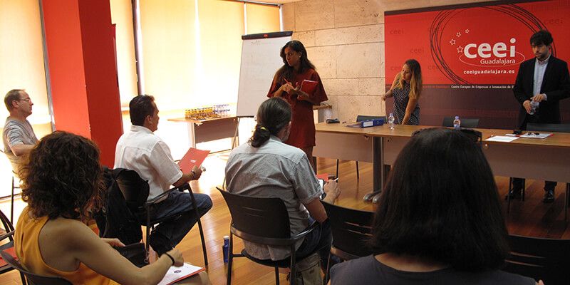 Los empresarios guadalajareños se interesan por la protección de sus derechos industriales