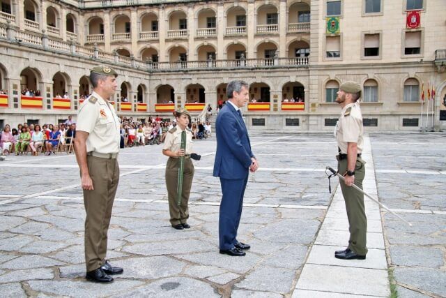 López Martín entrega el premio ‘Caja Rural’ a los Sargentos Alumnos más destacados de la Academia de Infantería 3 López Martín entrega el premio ‘Caja Rural’ a los Sargentos Alumnos más destacados de la Academia de Infantería