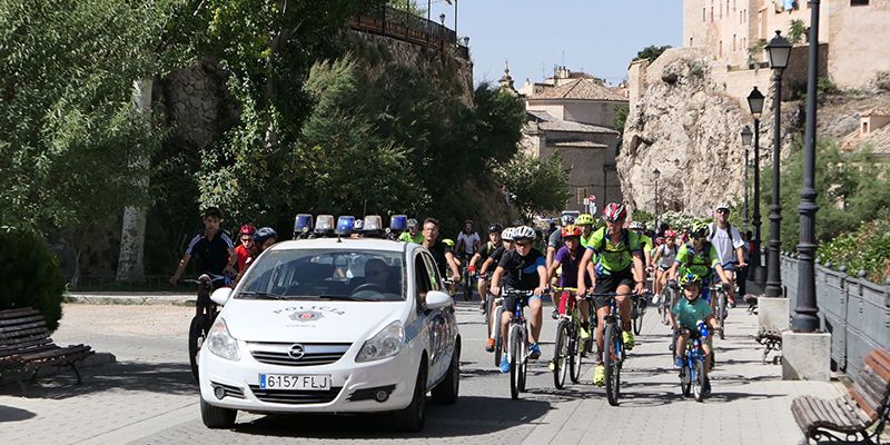 Más de cien ciclistas celebran el paso de La Vuelta 2017 por Cuenca