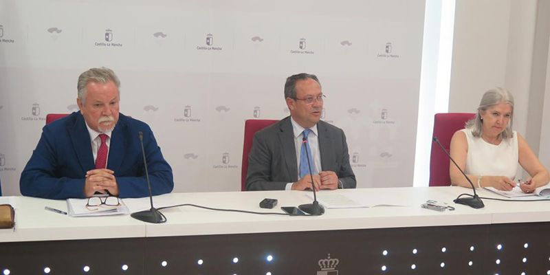 Nueve de cada diez aspirantes a la oferta de empleo público de Administración General residen en la región y el 75 por ciento son mujeres