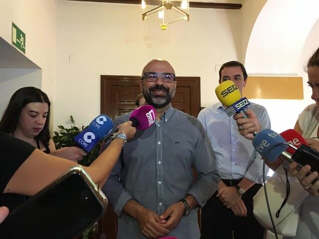 Podemos mete presión y responsabiliza a Page si hay elecciones