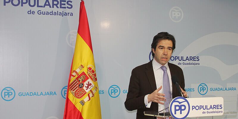 Robisco “El podemita Page se preocupa de repartir los nuevos sillones pero no de pagar a los trabajadores del Plan de Empleo”