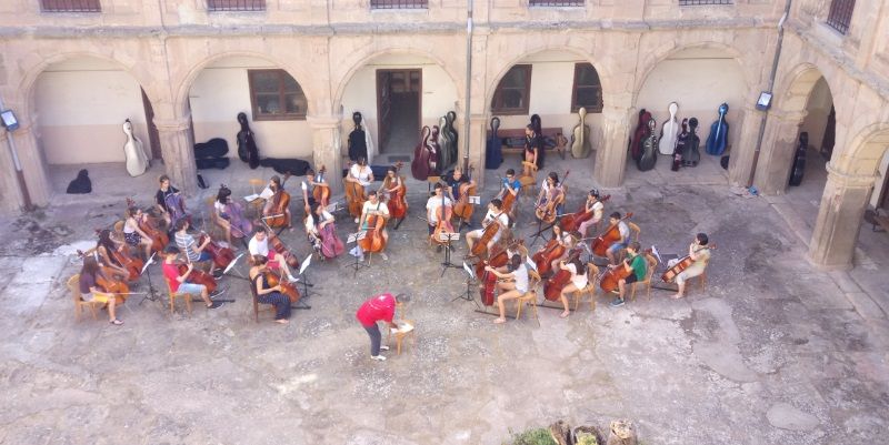Sigüenza vuelve a brillar a la luz de los chelos