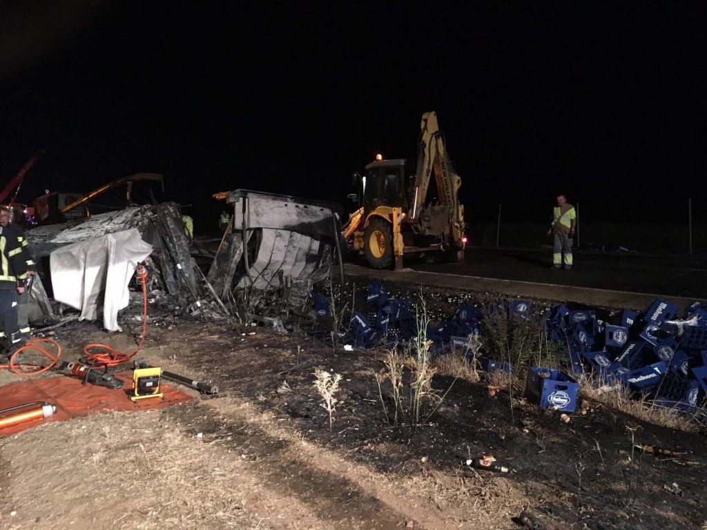 Un fallecido y un herido grave tras el choque frontal de dos camiones en la N-301 en Mota del Cuervo