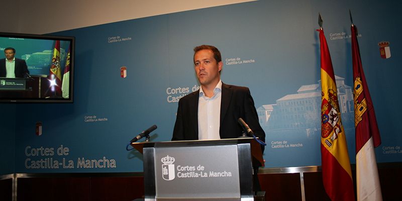Velázquez denuncia que la sanidad regional nunca ha estado peor y Page solo se preocupa por mantener su sillón
