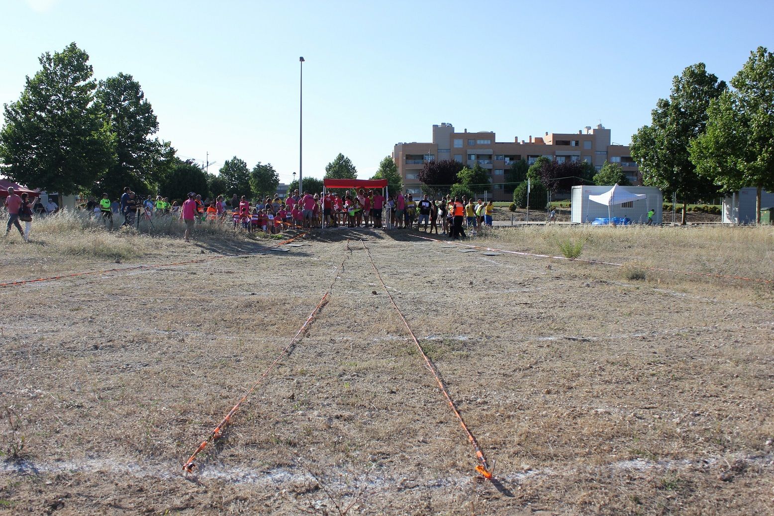 Éxito rotundo del 1er Campeonato del Mundo de Lanzamiento de Ladrillo de Valdeluz con 60 inscritos