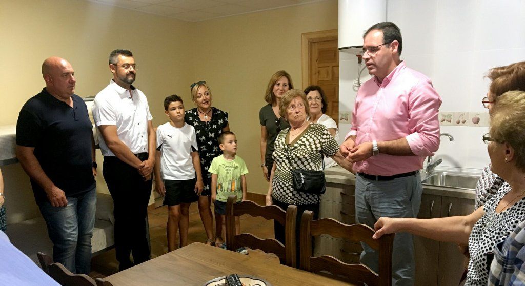  Prieto inaugura en Víllora un albergue del Camino de Santiago por la Ruta de la Lana 