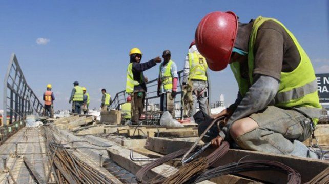 APYMEC señala que la construcción de edificación tira del sector por la caída de la obra civil