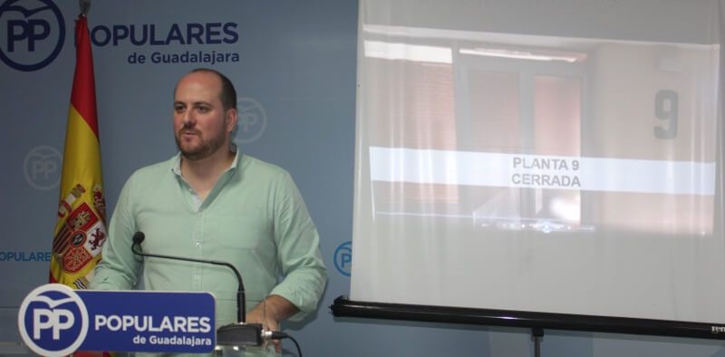 Castillo denuncia que Page ha cerrado la 9ª planta del Hospital de Guadalajara y tiene este centro en un estado lamentable