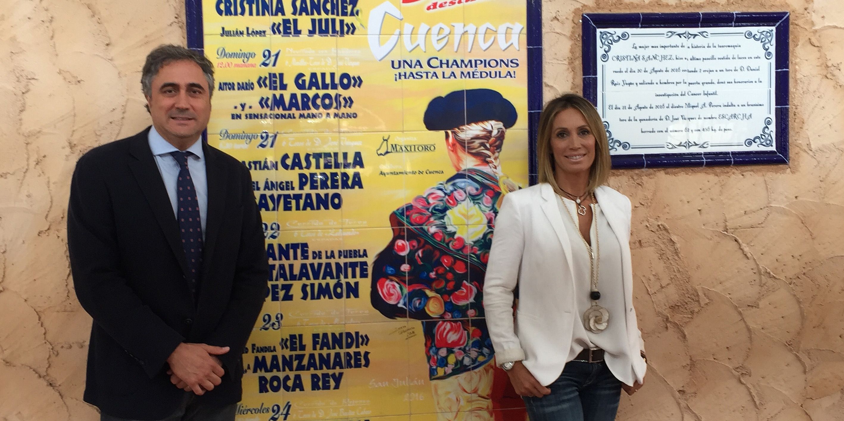 Cristina Sánchez inaugura su azulejo en la plaza de toros de Cuenca
