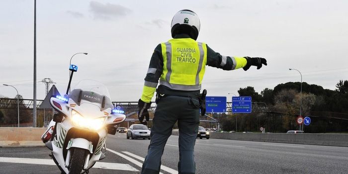 Detenido un joven por circular sin permiso e intentar atropellar a guardia civil en Guadalajara