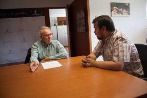 El Gobierno regional apoyará el programa Foro Debate ‘Salvemos los 1.500’, promovido por el célebre periodista deportivo José Ángel de la Casa 2 El Gobierno regional apoyará el programa Foro Debate ‘Salvemos los 1.500’, promovido por el célebre periodista deportivo José Ángel de la Casa