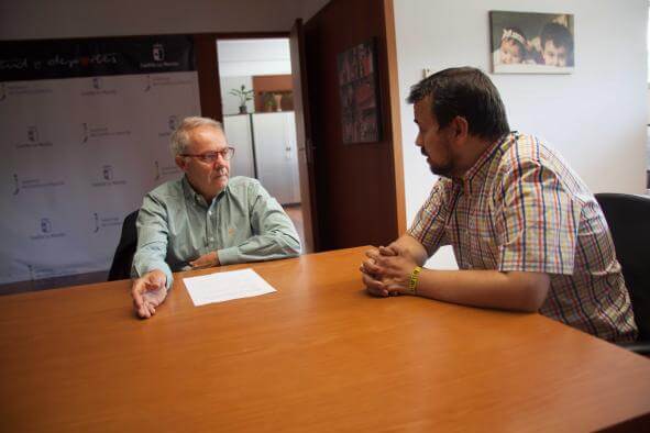 El Gobierno regional apoyará el programa Foro Debate ‘Salvemos los 1.500’, promovido por el célebre periodista deportivo José Ángel de la Casa 3 El Gobierno regional apoyará el programa Foro Debate ‘Salvemos los 1.500’, promovido por el célebre periodista deportivo José Ángel de la Casa