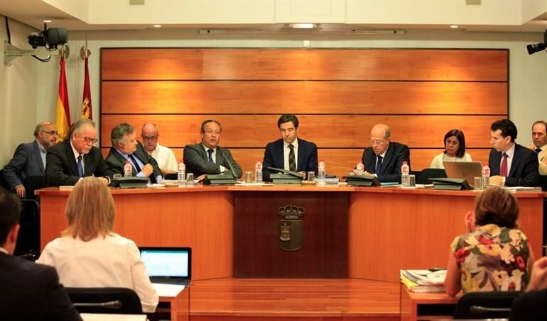 El PP denuncia la falta de responsabilidad de PSOE y Podemos en la comisión de presupuestos..., el PSOE responde