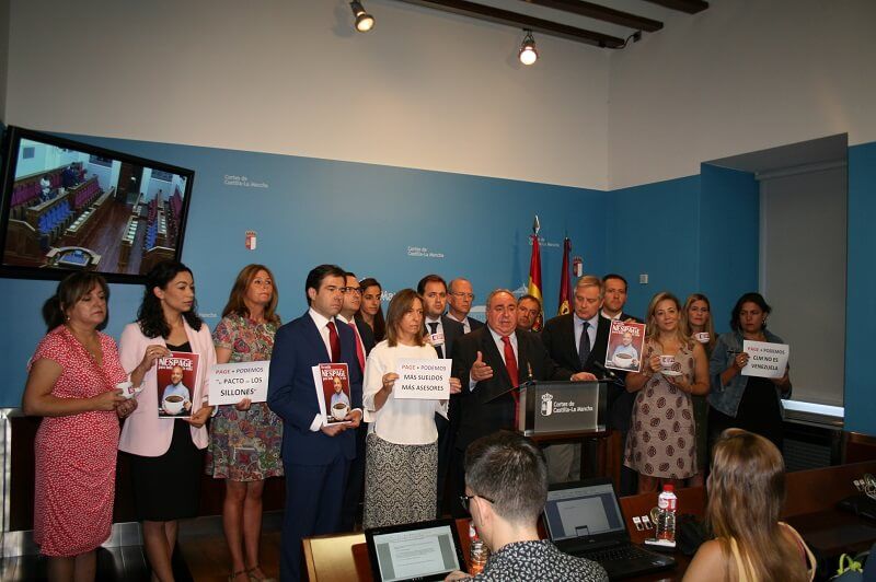 El PP en bloque muestra su indignación ante la incorporación de Podemos al Gobierno de C-LM de la mano de Page