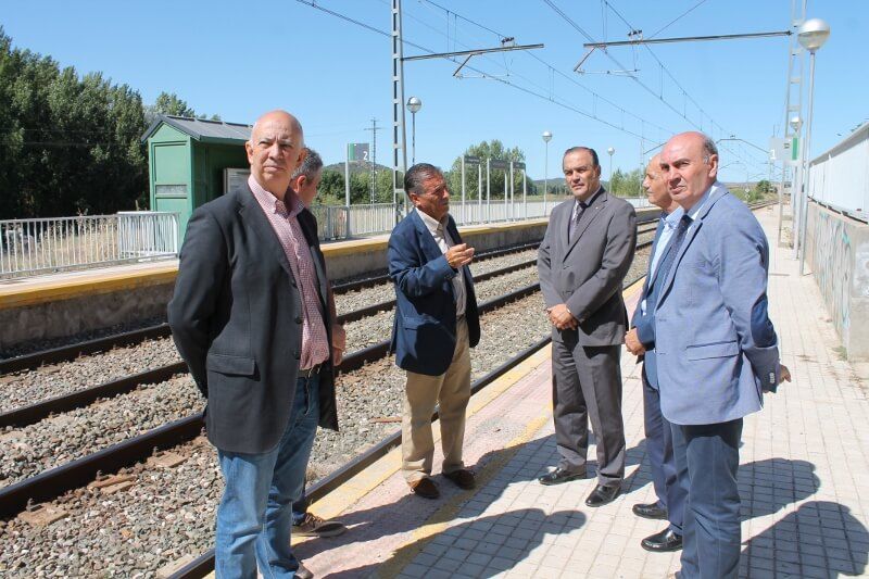 Gregorio destaca el compromiso del Gobierno de España para garantizar conexiones ferroviarias de los pequeños municipios rurales