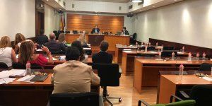 Guarinos denuncia que PSOE y Podemos abandonan la comisión de presupuestos dando ejemplo de una constituyente Venezolana