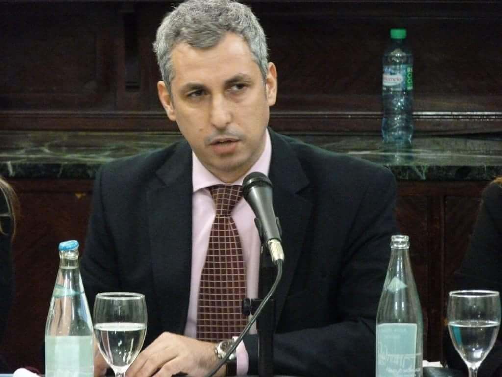 Nuestro sistema ha muerto. Hacia el final del humanismo político