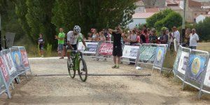 Israel y Carla Fernández prolongan su dominio en Zarzuela en la 12ª prueba del Circuito MTB 2 Israel y Carla Fernández prolongan su dominio en Zarzuela en la 12ª prueba del Circuito MTB
