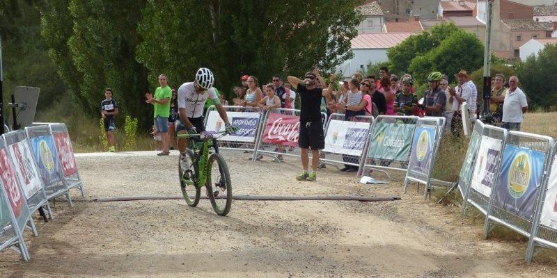 Israel y Carla Fernández prolongan su dominio en Zarzuela en la 12ª prueba del Circuito MTB