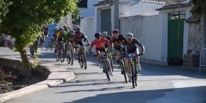 Israel y Carla Fernández dominan en Valdeganga en la undécima prueba del Circuito MTB
