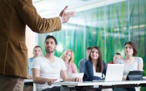 La Junta adjudica un total de 1.787 vacantes a interinos, 372 más que para el inicio del curso anterior 2 La Junta adjudica un total de 1.787 vacantes a interinos, 372 más que para el inicio del curso anterior