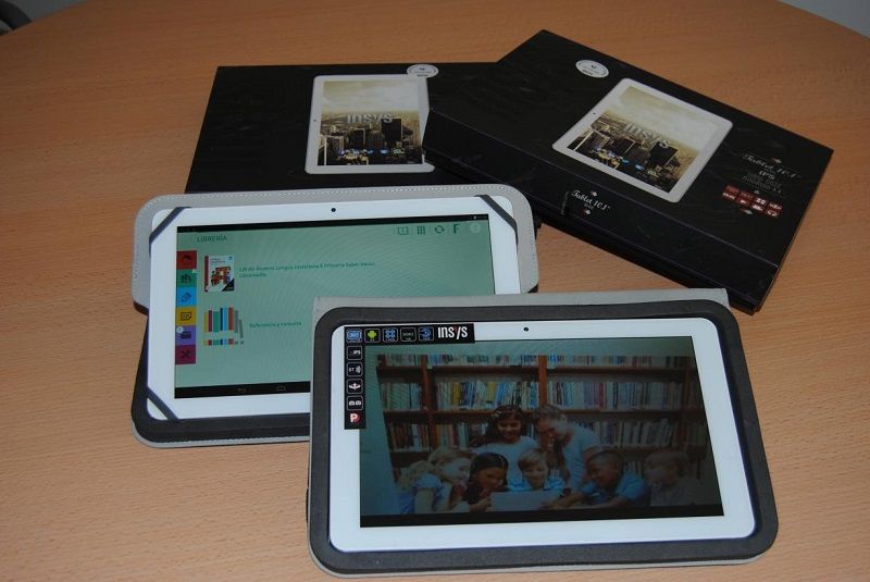 La Junta pondrá en marcha este curso un proyecto piloto en seis colegios para el uso de libros digitales